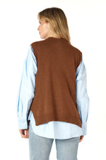 Essential button vest