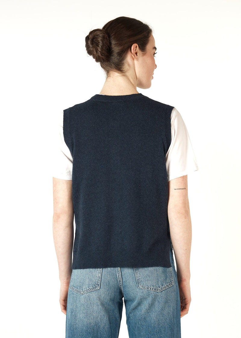 Essential button vest